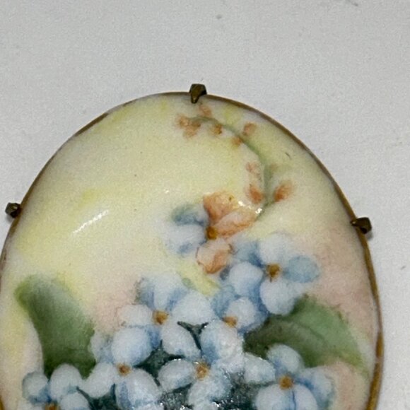 Antique Hand-Painted Forget-Me-Not Floral Oval Brooch Pin With Brass C-Clasp - Picture 5 of 11